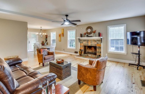 Cleveland House | Near Helen, Waterfalls & Hiking! Quiet Mtn Retreat
