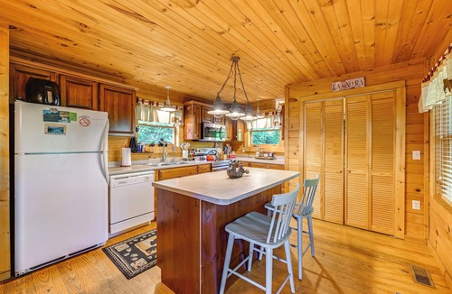 Bryson City Cabin | Near Hikes & River! Pet-Friendly Bryson City Haven