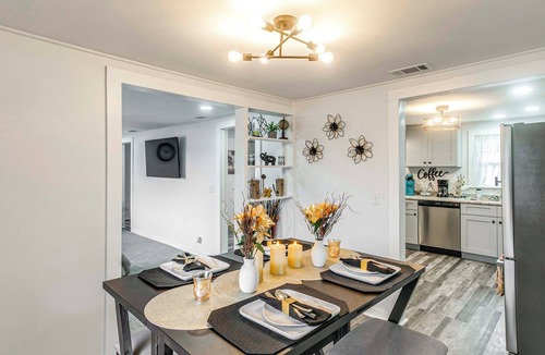 Waycross Cottage | Near Hospital and Restaurants: Quiet & Relaxing