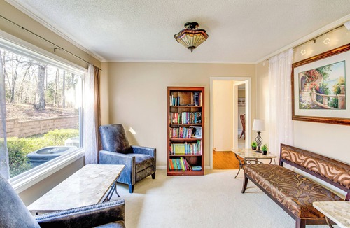 Chapin House | Near Lake Murray: Family Getaway w/Screened Porch