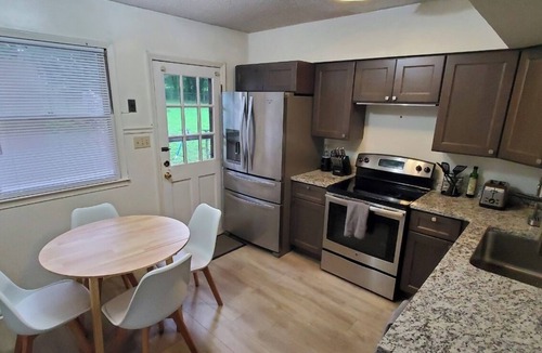 Southwest Raleigh House | Near NCSU, State Fair, RDU & RTP-2BR +Fire Pit+Fenced Yard+Ample Private Parkng