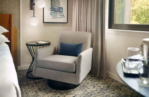 Durham Hotel | Near RDU Airport + Free Shuttle, Pool, & Dining