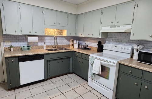 Boiling Springs House | Near Sherman College 2BR w/Wi-Fi + Washer/Dryer