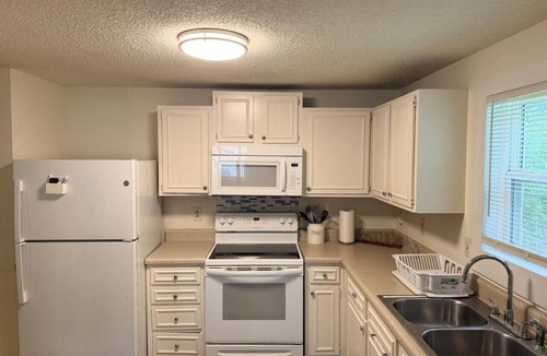Charlotte House | Near Uptown Charlotte | 4BR Sleeps 9 | King Suite + Yard