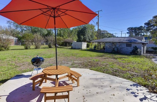 Cayce House | Near USC, Ft. Jackson, Congaree-Modern Cayce Cutie
