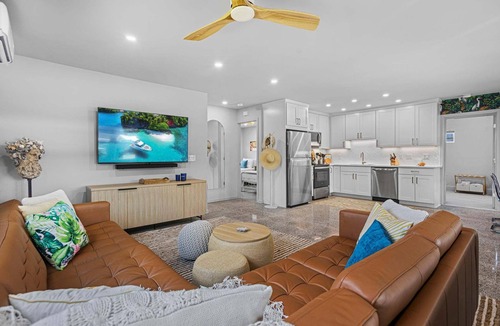 Rock Ridge House | Neptune's Hideaway | 3BR House & Outdoor Patio w/BBQ Grill 🪐🌴