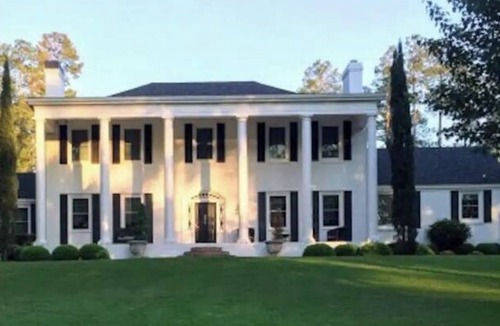 Orangeburg House | Nestled between historic Charleston and Columbia.