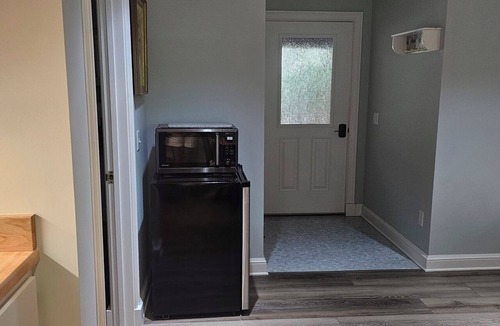 Hilton Head Island Apartment | NEW! 1 BD Apt~Beach Access~Clean~Great Location~Quiet & NICE! Great for Couples!