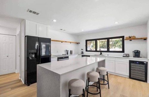 Shore Acres House | New and Cozy 5BR Tampa Retreat, with Pool