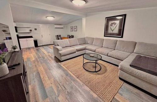 Beaufort House | New And Spacious. Pets Yes