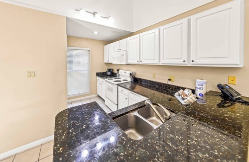 Fairfield Harbour Apartment | New Bern Lakeside Getaway-Modern 2BR Apartment with Resort Amenities