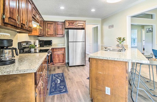 Hinesville House | NEW! Bright Hinesville Home w/ Yard: Pet Friendly!