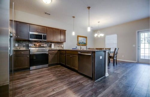 Hinesville House | New Build Home, Large Family 3 min to Ft Stewart