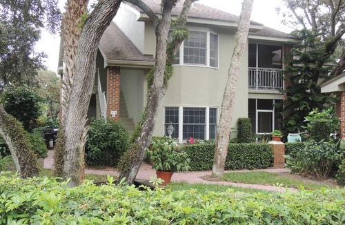 Indian River Shores Condo | NEW Coastal Chic 2bd2ba Condo Overlooking Pristinely Landscaped Tropical Grounds
