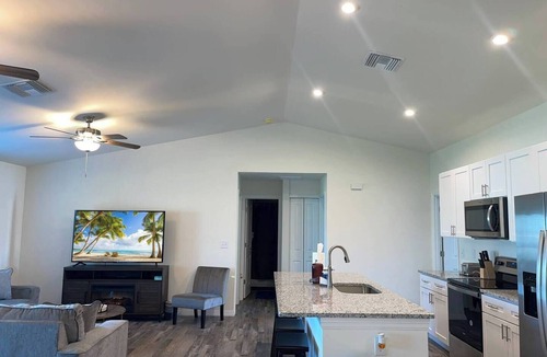 Mariner House | New Construction Home w/Lanai & Large Backyard