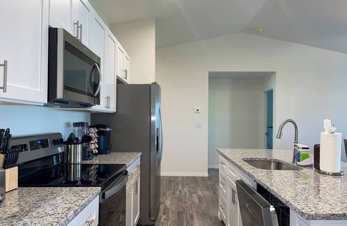 Mariner House | New Construction Home w/Lanai & Large Backyard