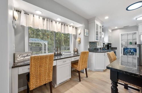 Lincolnville House | New! Cozy 4bd with pool in Summerville