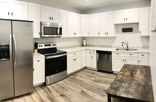 Easley House | New Guest Apartment- Pool, Hot Tub, Fire Pit, Air Hockey, Pool Table & Kids Area