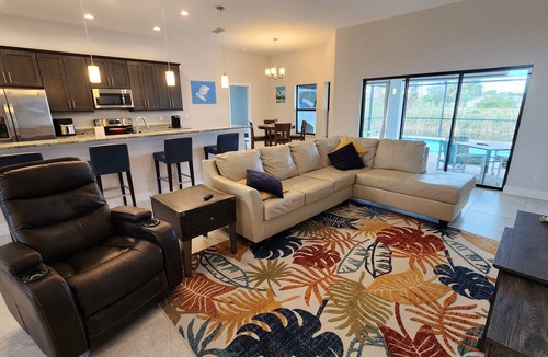 Trafalgar House | New Home - Best in City 4-bedroom house, heated pool on Lake Jolie