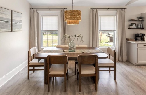 Kings Grant House | NEW Kings Landing - Sleeps 6 - We Love Dogs!