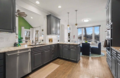 Westport House | New! Lakefront-Sleeps 14-Hot Tub-Putting Green
