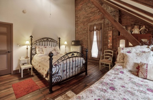 Glasgow Bed & Breakfast | NEW LISTING! Dickinson Room by Main Street Bed & Breakfast
