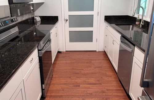 Alarka House | New listing discounted price,Hot tub, Pet friendly, fireplace,near town & Casino