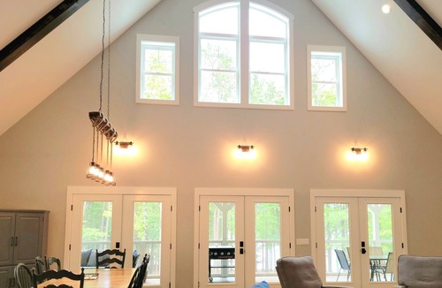 Martin House | NEW LISTING ! Lake Hartwell/Waterfront Hot tub Fire Pit Pool Table