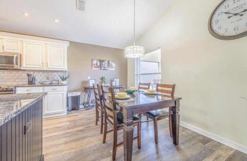 Highgate Park House | NEW LISTING Luxury Pool Villa with jacuzzi heat, games room, close to Disney
