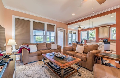 Oceanmarsh Subdivision House | New Listing! 4BR on Harbor Island