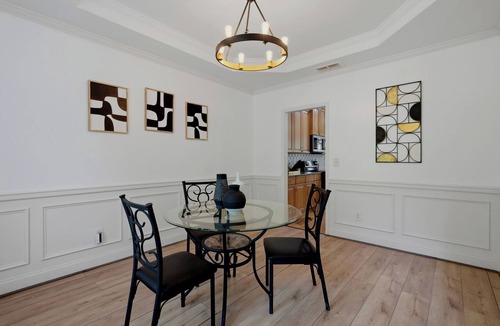 Cliftondale House | New Luxury 4BR Escape Game Room Close to Airport & Downtown
