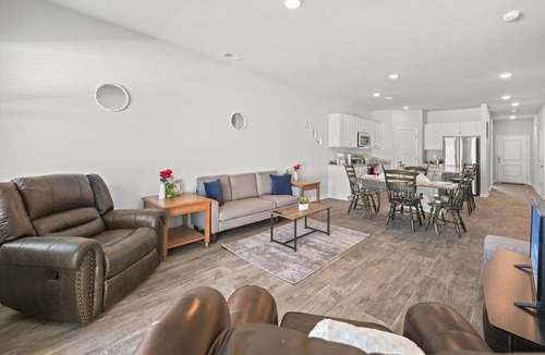 Conway House | New Modern 3BR/3BA Townhome. Quiet Retreat w/Pool, Playground and Free Parking.