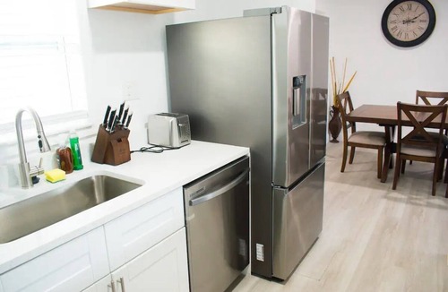 Meadowlawn House | New - Modern Retreat - 3BR 2BA - Backyard - Garage
