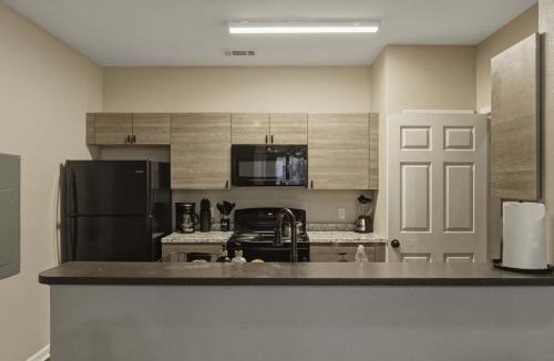 Pembroke Apartment | New Modern Stay Across from UNC-P with Pool & Gym