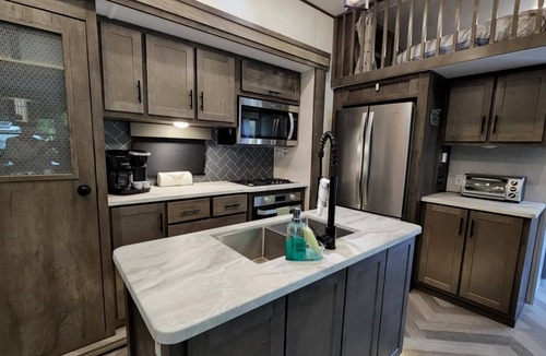 River Ranch Cottage | NEW Private RV Rental for Large Groups w/Golf Cart! 271