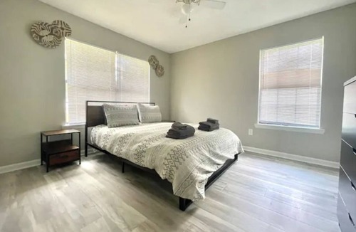 Hinesville House | NEW Renovated Family Home! Central Location