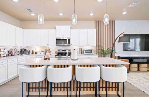 Four Corners House | New Resort, Private Pool & Spa, Outdoor Theater, Game Room, Minutes to Disney