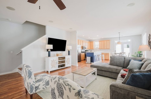 Bluffton House | New to market! Lowcountry Luxe: 3-bedroom gem near historic Old Town Bluffton!