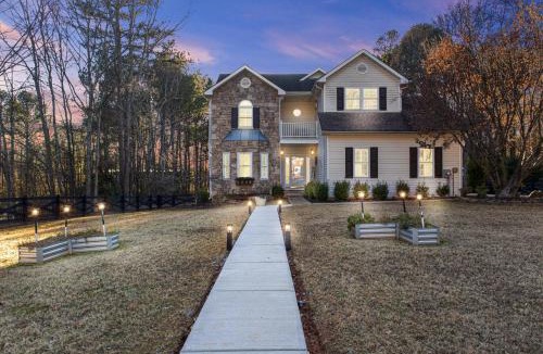 Jefferson House | New to Vrbo Jefferson Poolside Escape w pool