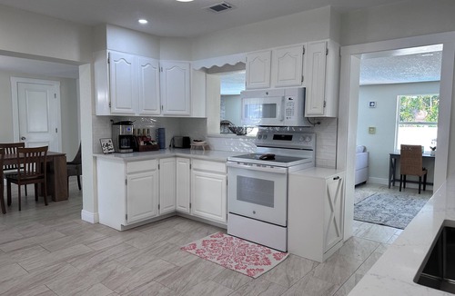 South Bradenton House | New to VRBO - Large Private Pool - Minutes to Beaches - All New Furniture