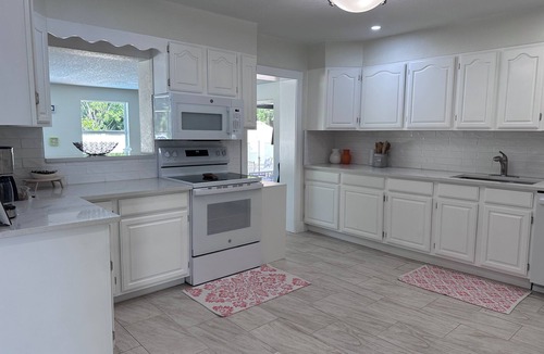 South Bradenton House | New to VRBO - Large Private Pool - Minutes to Beaches - All New Furniture