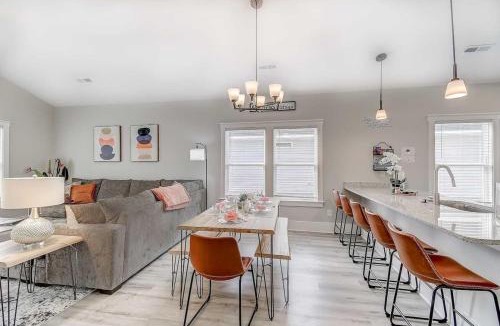 Little River House | New Tucked Away Quiet Beach Haven