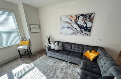 Dixie - Berryhill Apartment | ⭐️New Upscale Haven near Uptown & Airport