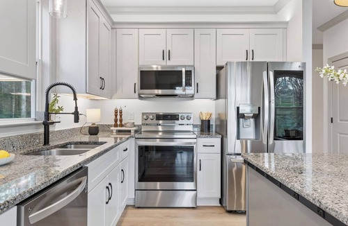 Lanexa House | NEW Williamsburg, Long Range Lake Views, Hot Tub, Sauna, Fire Pit, Game Room