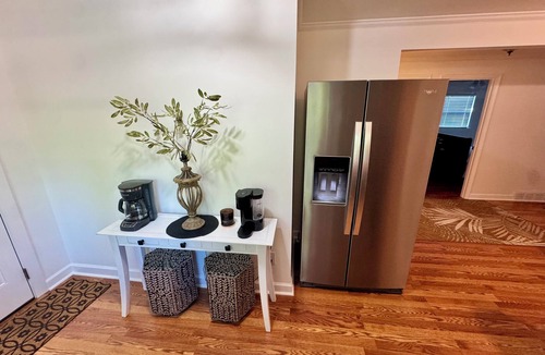 South Salisbury House | Newly remodeled 3 bedroom house in Salisbury, quiet family friendly neighborhood