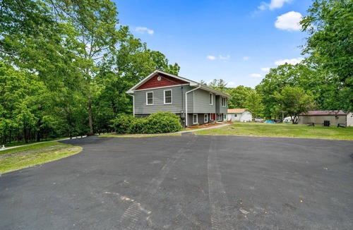 Arden House | Newly Remodeled Charming Mountain Retreat In Super Location