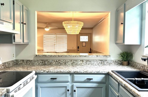 Port Royal House | Newly Remodeled chic 2-bedroom townhome in beautiful Port Royal w. private patio