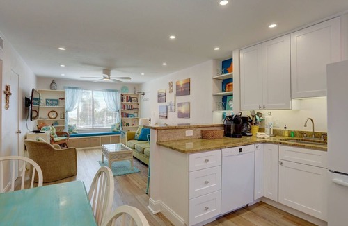 St. Pete Beach Condo | Newly Remodeled Poolside Condo with Gorgeous Ocean-Front View - Sleeps 8