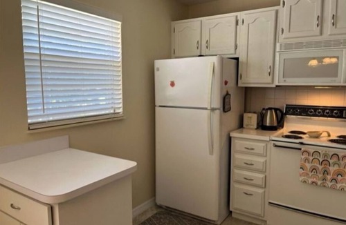 Vero Beach Condo | Newly renovated 2bed 2 bath. 1.5 mile to all 3 beautiful beaches. Sleeps 5.