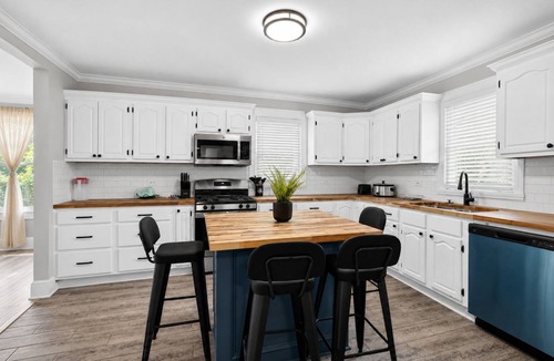 Salisbury House | Newly Renovated Furnished Home | Ideal for Corporate & Insurance Housing